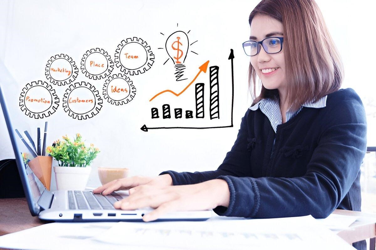 digital-marketing-consultant Digital marketing consultant online discussing strategy with a small business owner